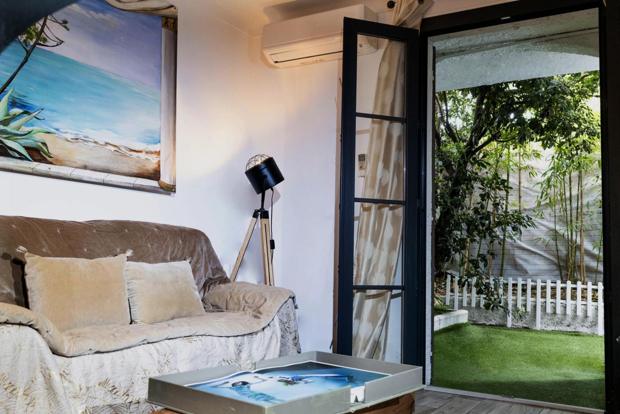 Les Canoubiers Luxe Et Serenite Au Coeur De Saint-Tropez Suites Spacieuses Avec Jardin Enchanteur Rom bilde